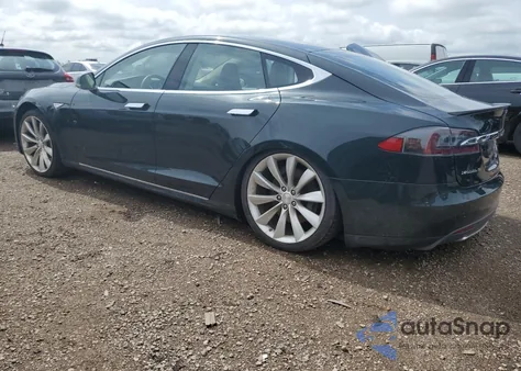 2013 Tesla Model S z USA, uszkodzony, nr VIN 5YJSA1DP0DFP26001